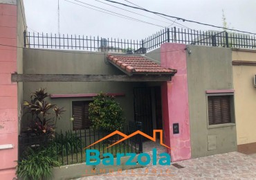 CASA EN VENTA - 3 DORMITORIOS - APTA A CREDITO