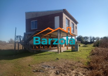 CASA QUINTA TIPO DUPLEX CON PISCINA EN PARANA - USD 30.000